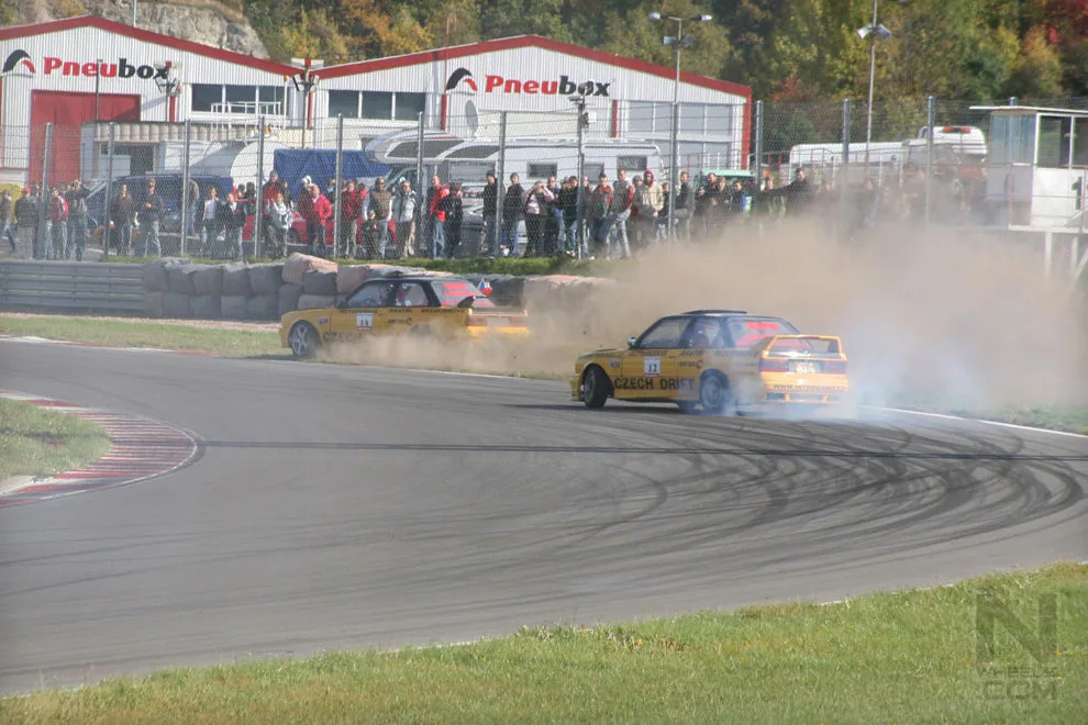 Sraz sportovních automobilů a drift soutěž Most 2008 – Fotka 68 z 97