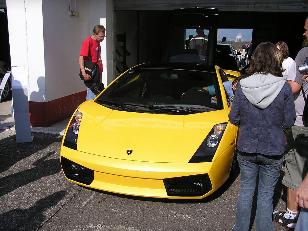 Biggest sportcars meeting in Czech Republic - Motor-racing circuit  Most 28.09.2006 – Photo 32 of 141