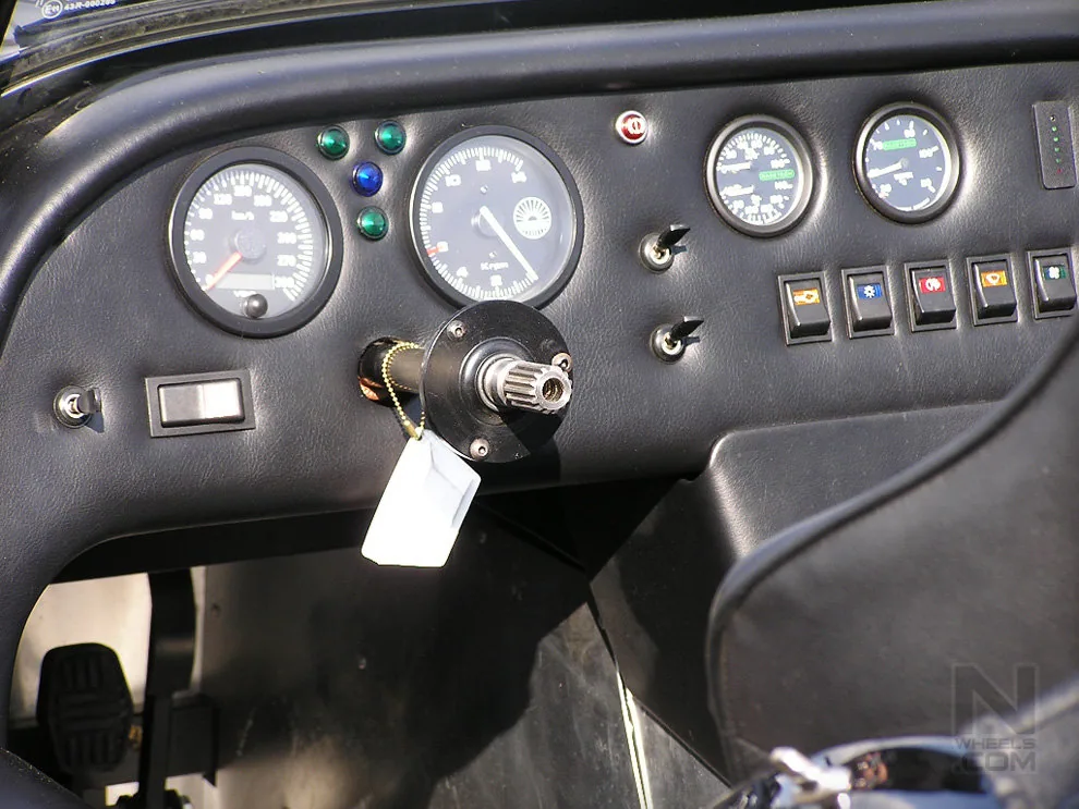 Biggest sportcars meeting in Czech Republic - Motor-racing circuit  Most 28.09.2006 – Photo 65 of 141