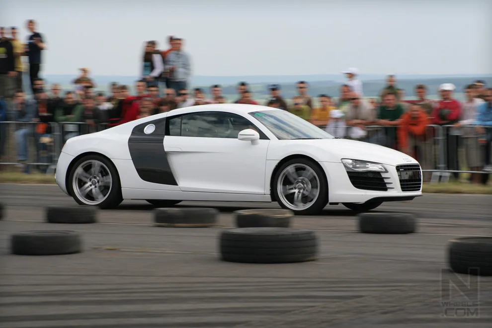 Tuning show Panensky Tynec - Tuning Magazine CAR WARS 2008 – Photo 86 of 146